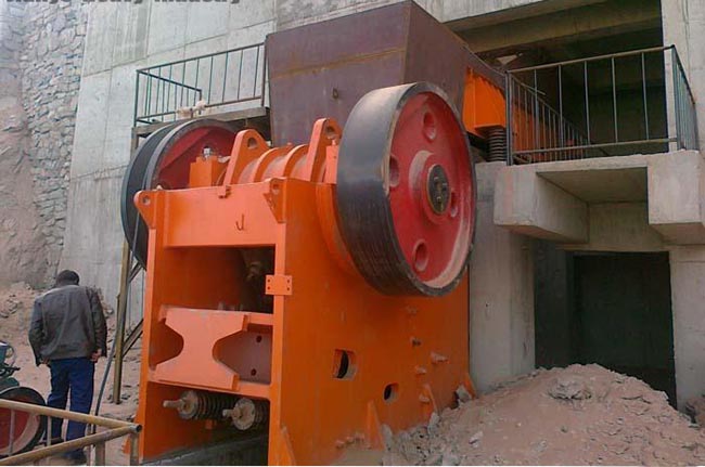 顎式破碎機設(shè)備 顎式破碎機設(shè)備