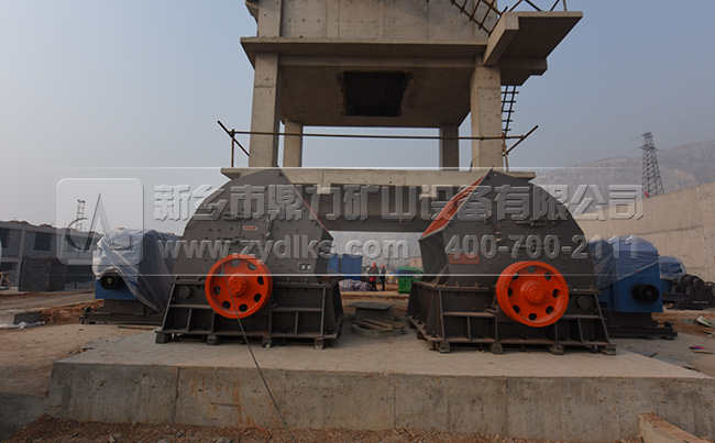 破碎機安裝現(xiàn)場 破碎機安裝現(xiàn)場