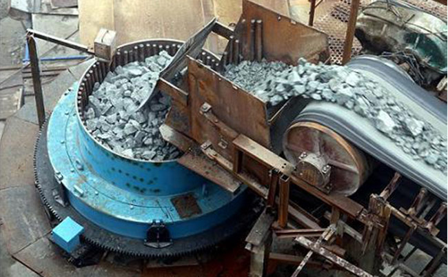 旋回破碎機生產(chǎn)現(xiàn)場 旋回破碎機生產(chǎn)現(xiàn)場