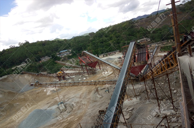 云南玉磨鐵路普洱段時產400噸砂石骨料生產線